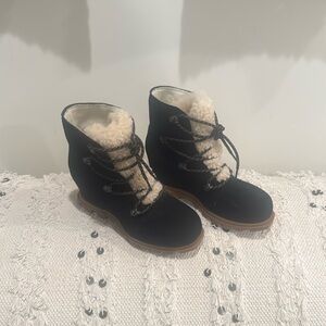 Sorel wedge bootie size 6.5
❄️Good used condition.